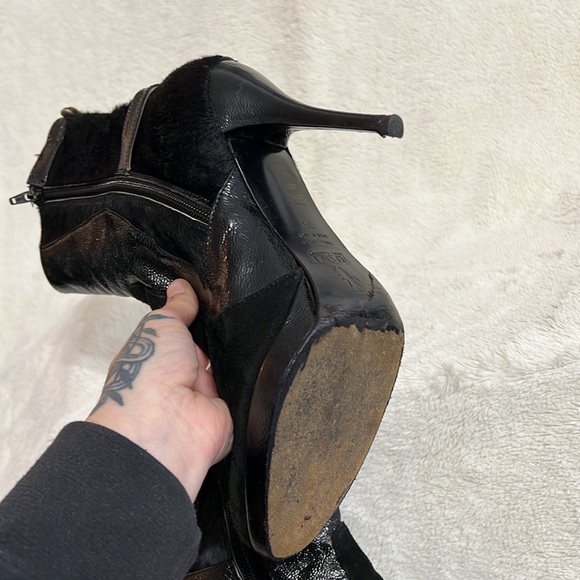 Auth. Vintage Versace Heeled Booties! - Picture 13 of 16